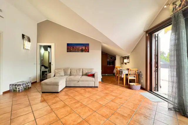 3-room flat in Via Donatori del Sangue 2, Lesmo - Photo 1