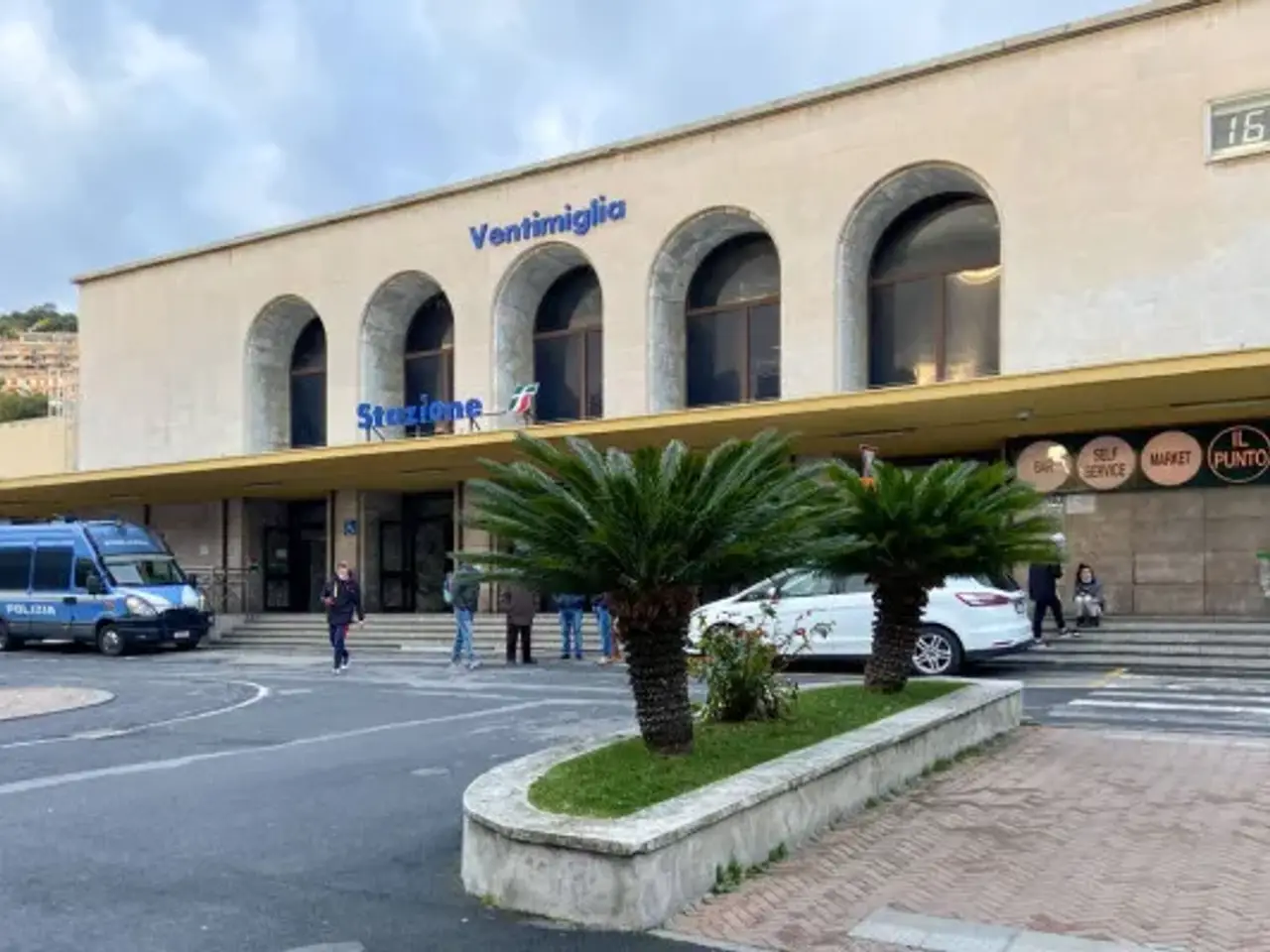 Negozio in Via della Stazione 10, Ventimiglia, {3} - Foto 1