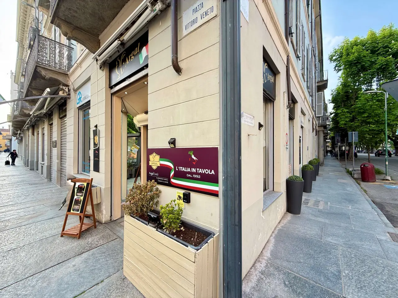 Alimentari - Gastronomia in Piazza Vittorio Veneto 7/a, Pinerolo, {3} - Foto 2