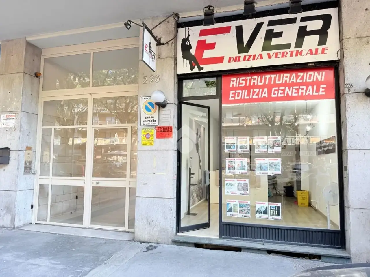 Negozio in Corso Sebastopoli 226, Torino, {3} - Foto 1