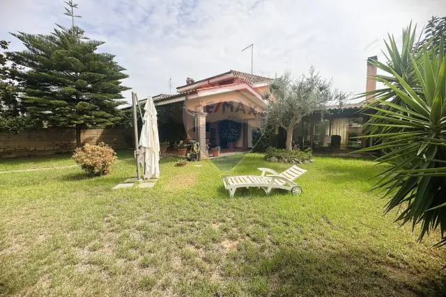 Villa in Via Afrodite 48 a, Pomezia - Foto 1