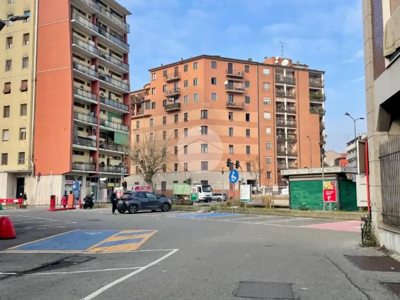 Negozio in Piazza Angilberto II 9, Milano, {3} - Foto 2