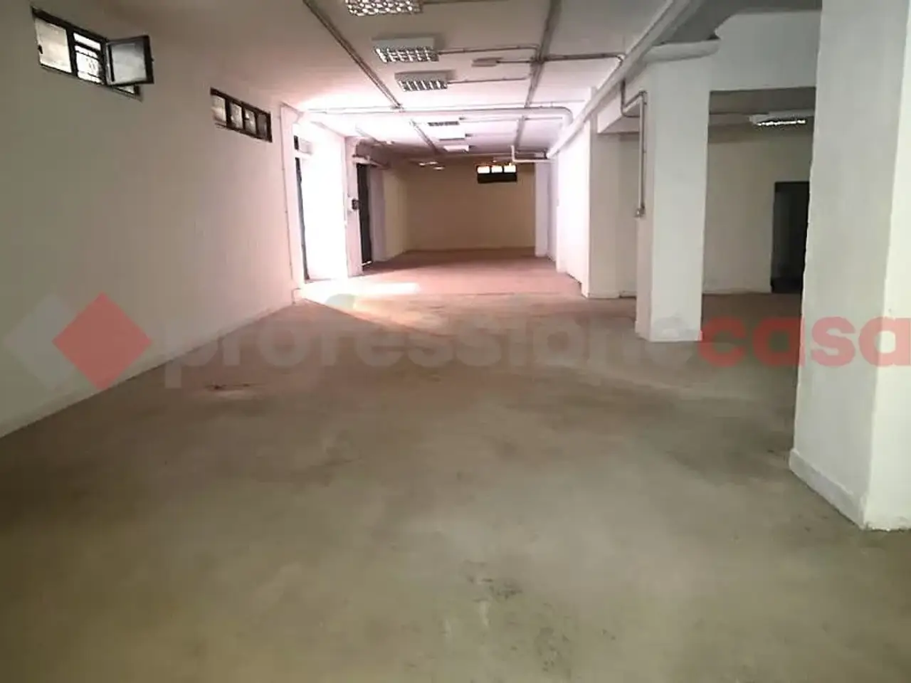 Magazzino in Via Laterza, Bari, {3} - Foto 2