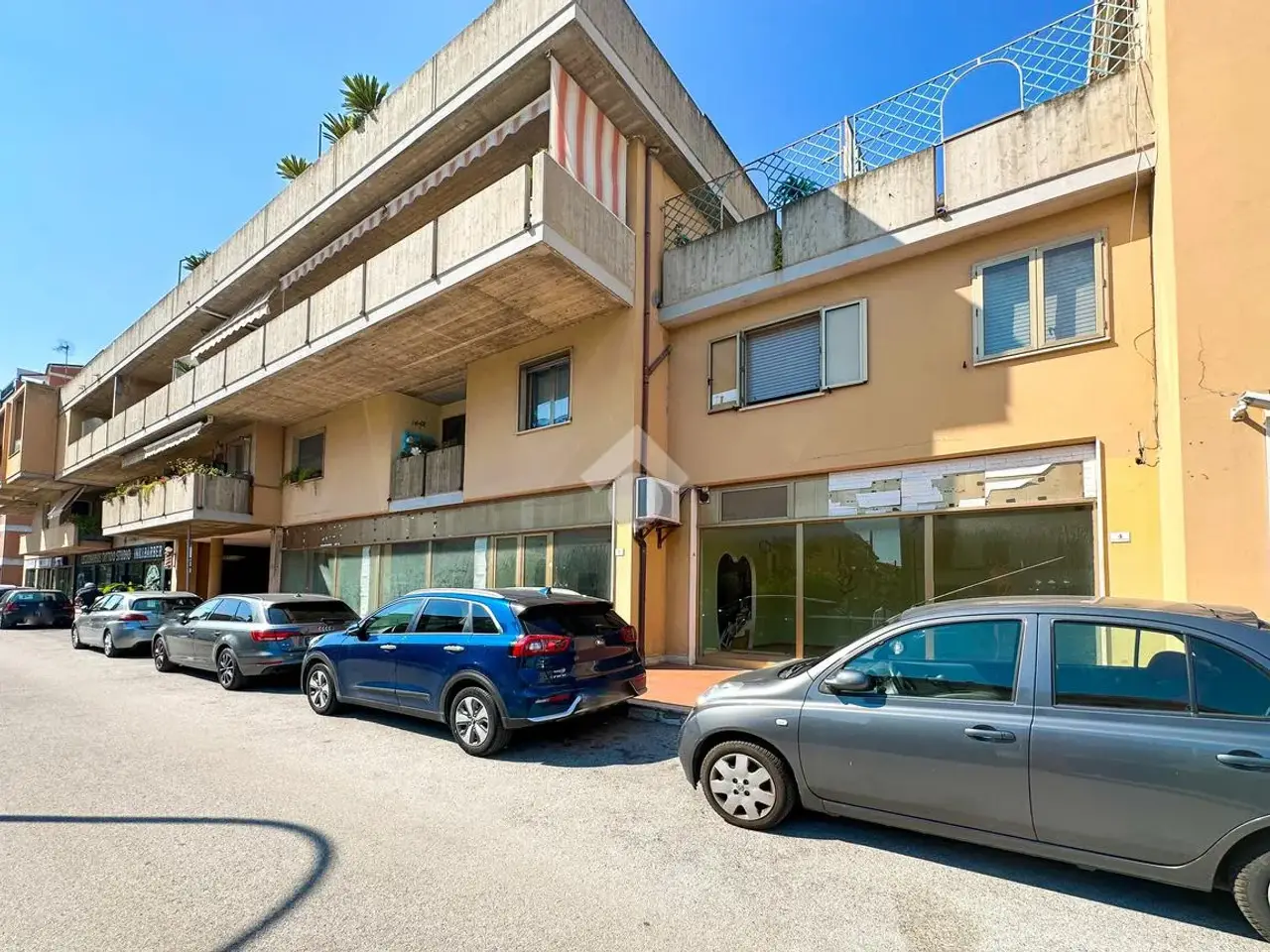 Negozio in Via Montegrappa 6, Grottammare, {3} - Foto 1