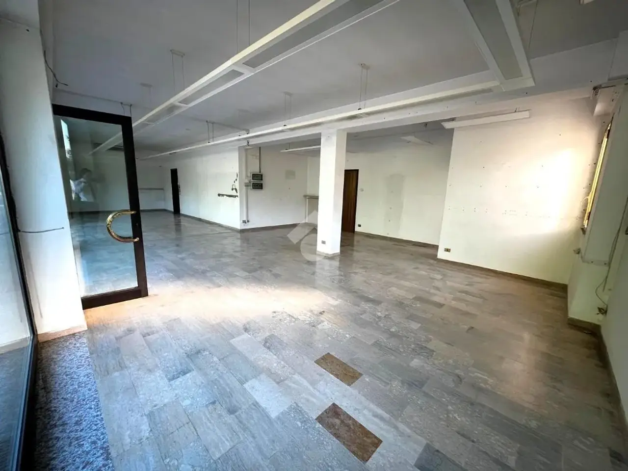 Negozio in Via Roma 120, Ponzano Veneto, {3} - Foto 1