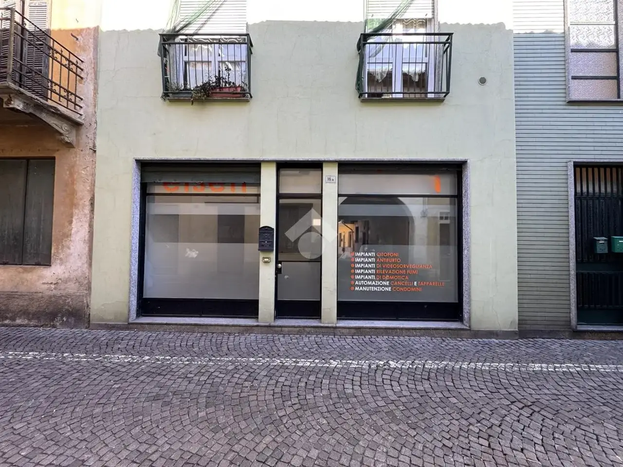 Negozio in Via San Giuseppe Maria Gambaro 16, Galliate, {3} - Foto 1