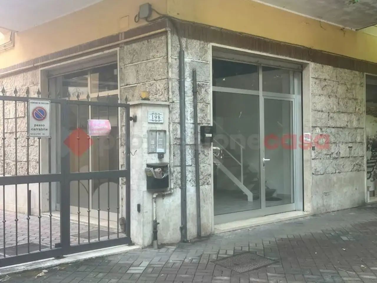 Negozio in Via Enrico De Nicola 196, Cassino, {3} - Foto 2