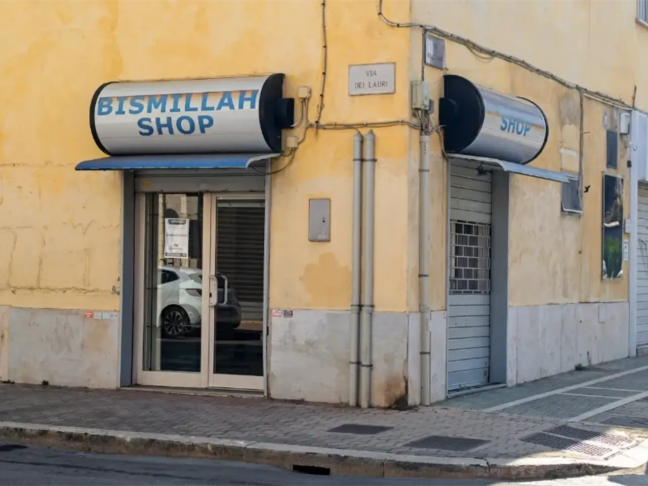 Negozio in Via dei Lauri 128, Aprilia, {3} - Foto 1