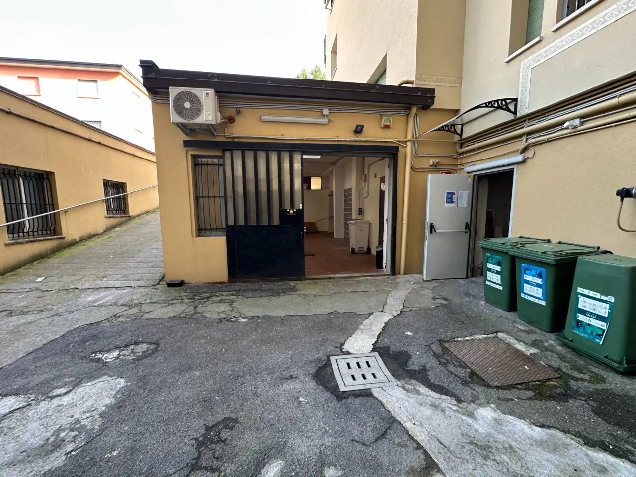 Negozio in Via Veronese 12, Pioltello, {3} - Foto 1
