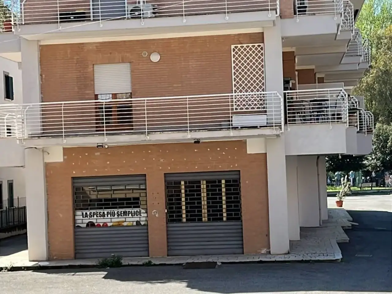 Negozio in Via XXIV Maggio, Fara In Sabina, {3} - Foto 1