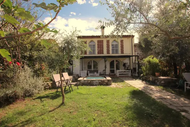 Country house or cottage in I Arsina 55100, Lucca - Photo 1