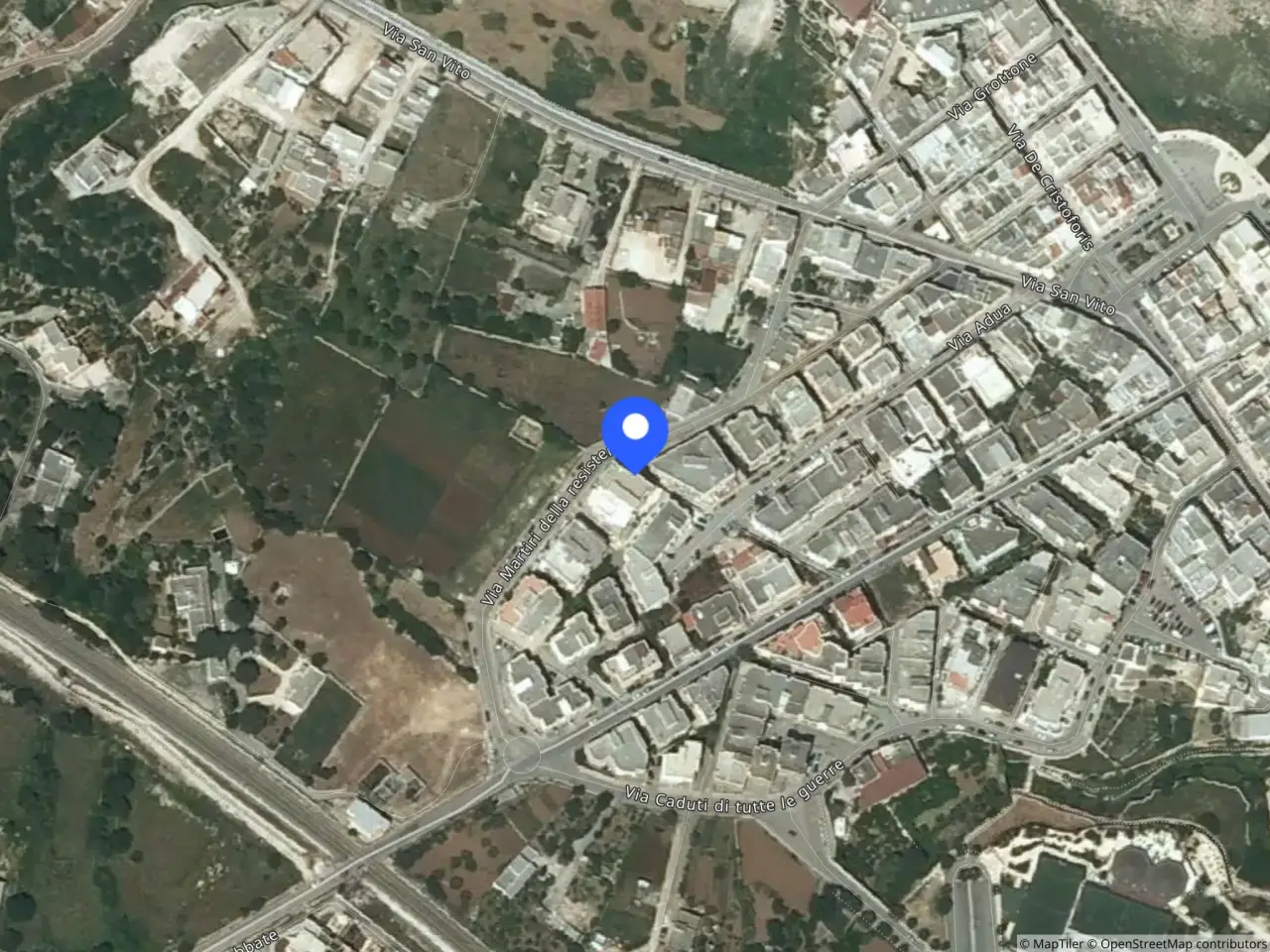 Fabbricato misto in Via Martiri della Resistenza, 19, Polignano A Mare, {3} - Foto 1