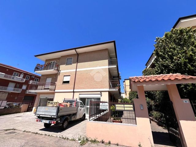 4-room flat in Appartamento Via Basilicata 4, Fondi - Photo 1