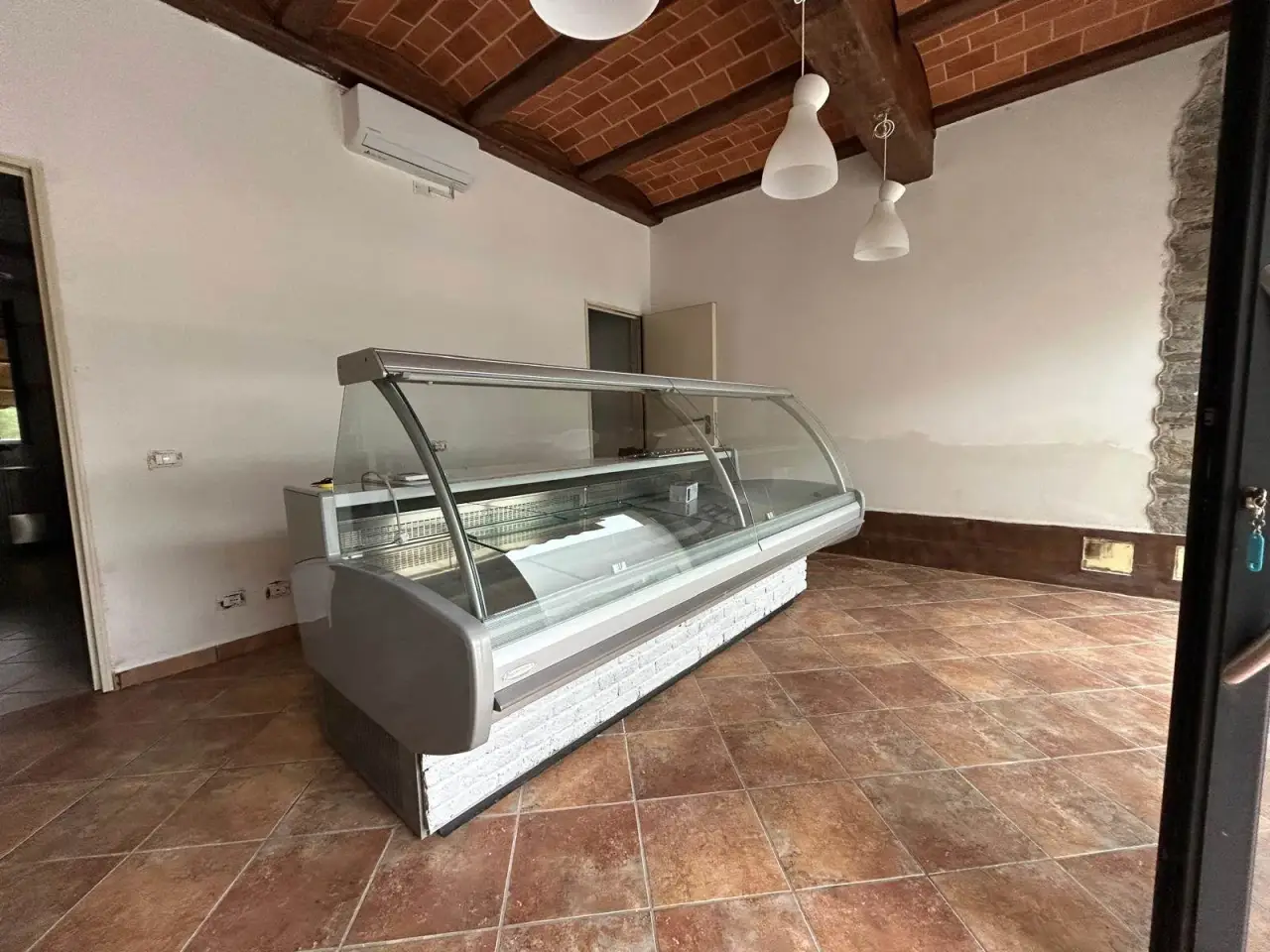 Negozio in , Podenzana, {3} - Foto 1
