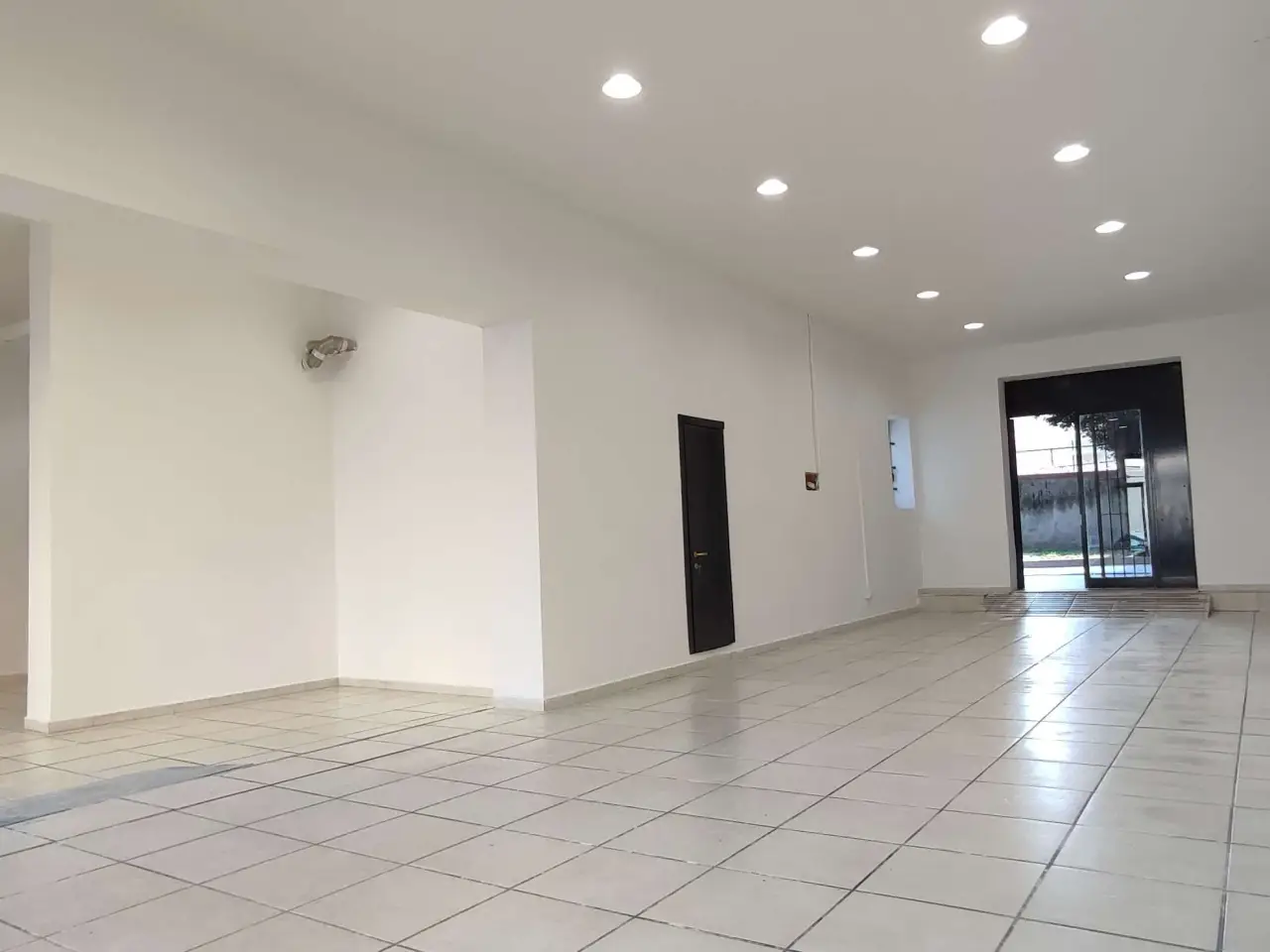 Negozio in Via Provinciale Pisana  150, Livorno, {3} - Foto 2