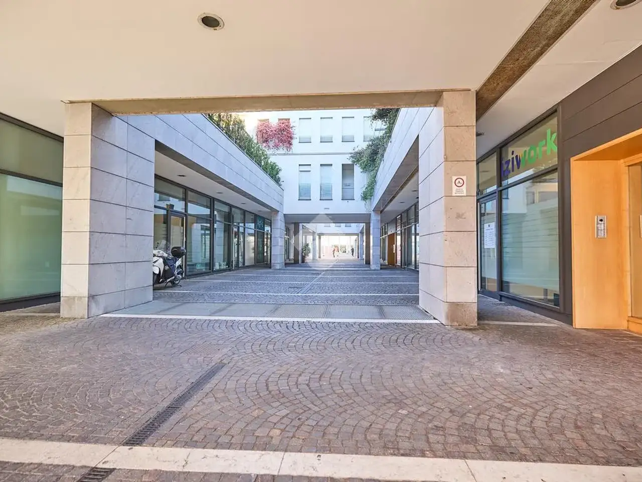 Negozio in Via Corridoni 28, Bergamo, {3} - Foto 1