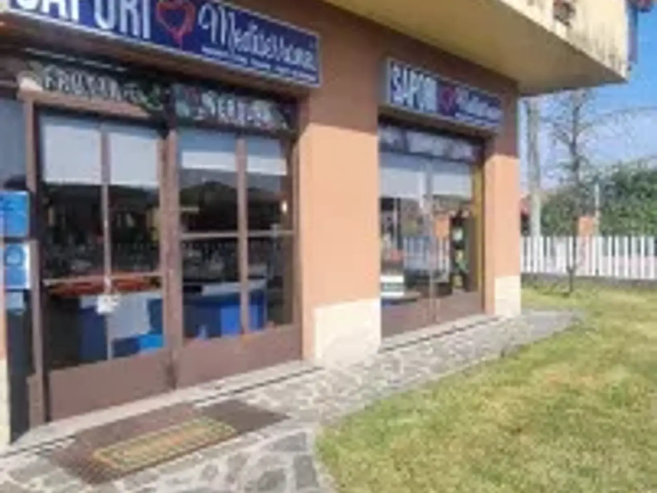 Negozio in Via Alcide De Gasperi, Motta Visconti, {3} - Foto 1