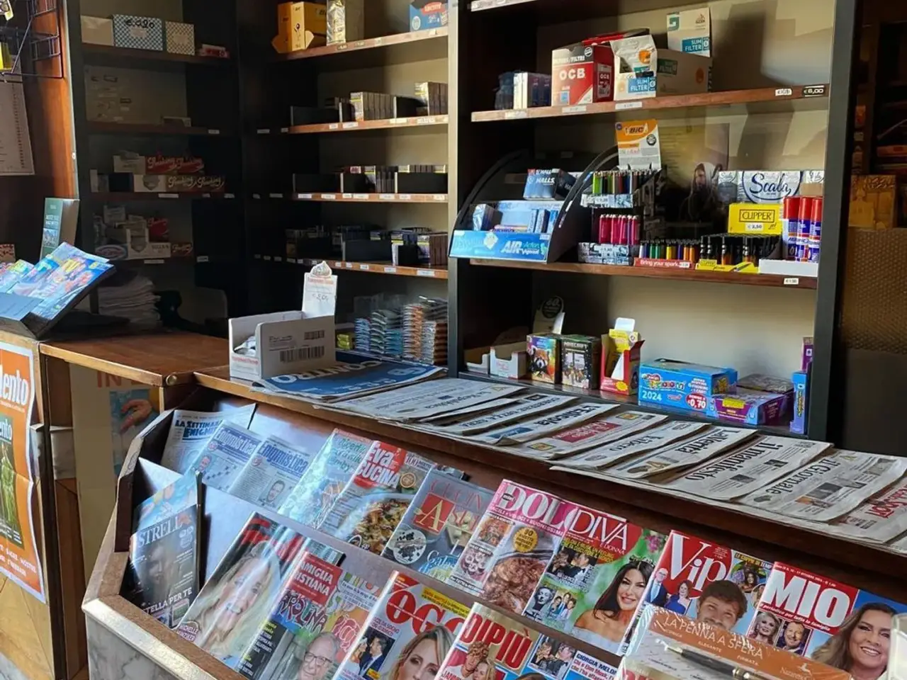 Esercizio commerciale in Camillo Benso Conte di Cavour 14, Alezio, {3} - Foto 2
