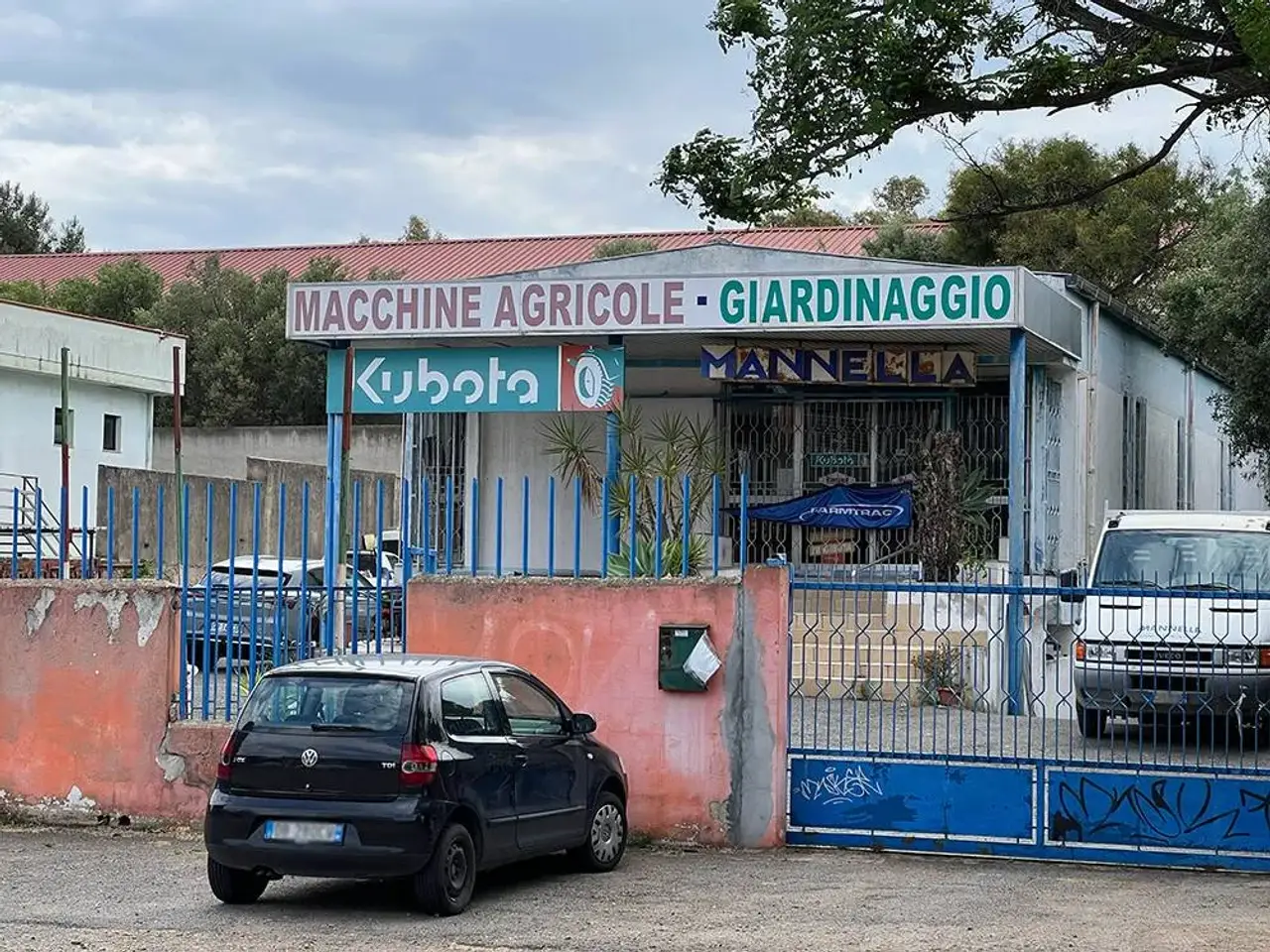 Capannone in Viale Elmas, Cagliari, {3} - Foto 1