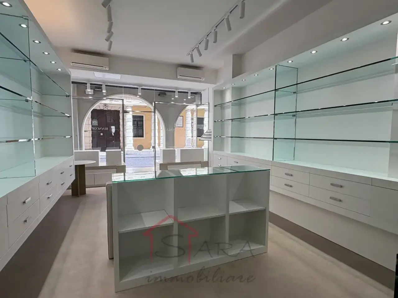 Negozio in Via Altinate 37, Padova, {3} - Foto 2