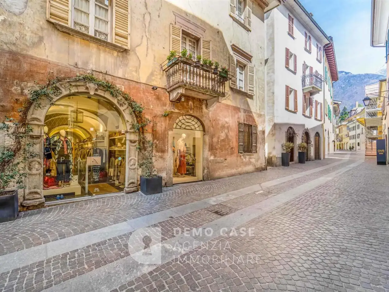 Negozio in Via F. E G. Dolzino, Chiavenna, {3} - Foto 1