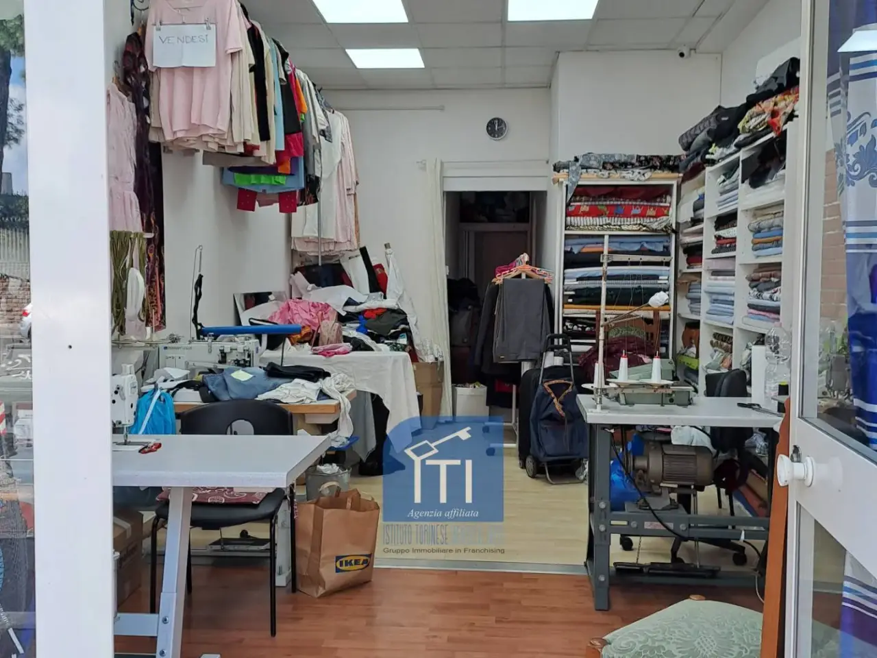 Esercizio commerciale in Via Tuscolana, Roma, {3} - Foto 1
