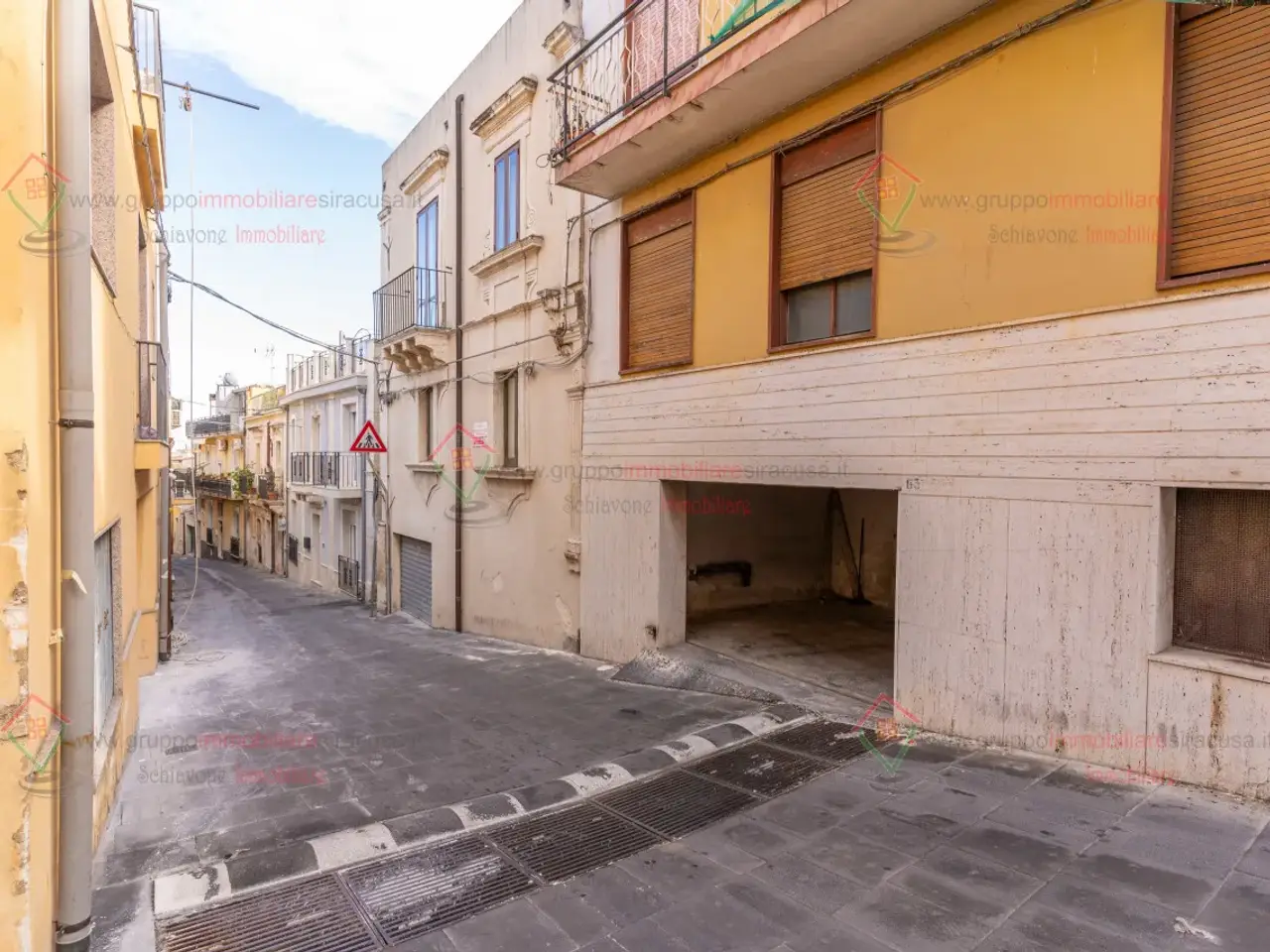 Parcheggio chiuso in , Melilli, {3} - Foto 1