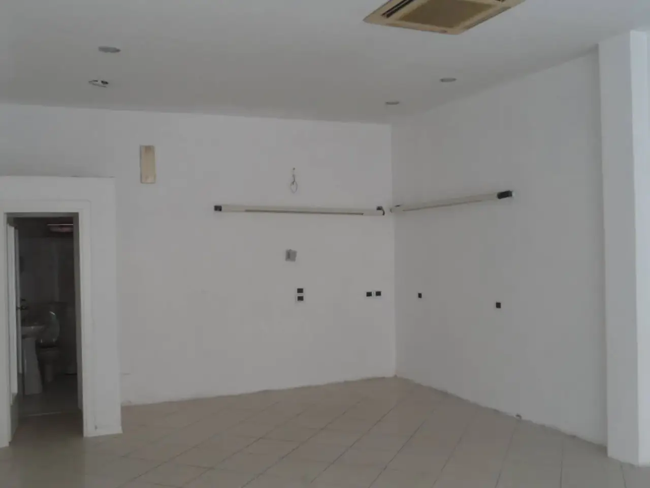 Negozio in Via Risorgimento, San Benedetto Del Tronto, {3} - Foto 2