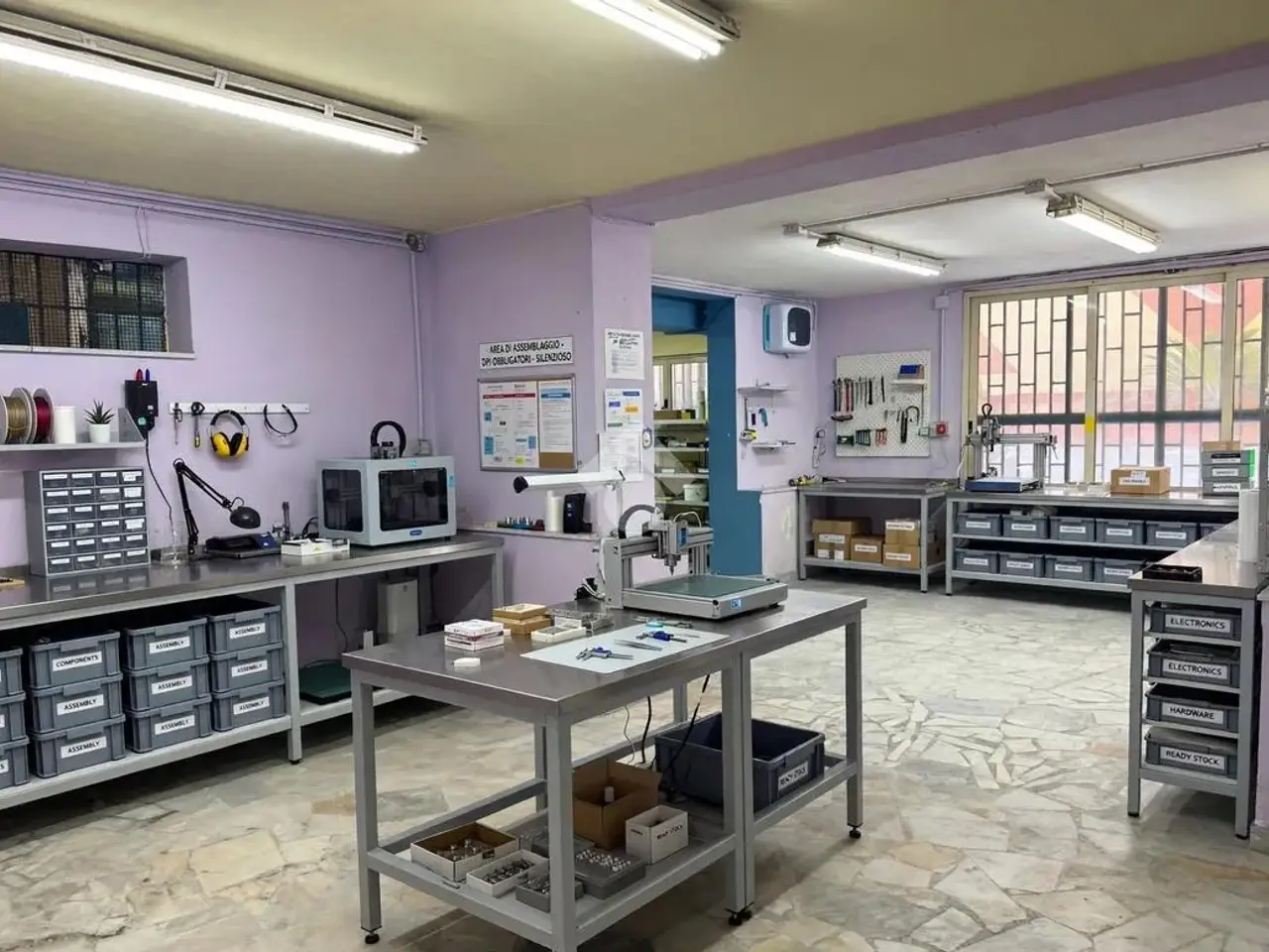 Laboratorio in Via dei Ciclamini 27, Melito Di Napoli, {3} - Foto 1