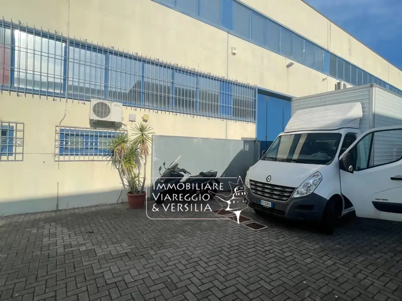 Magazzino in Via Libeccio 47, Viareggio, {3} - Foto 1