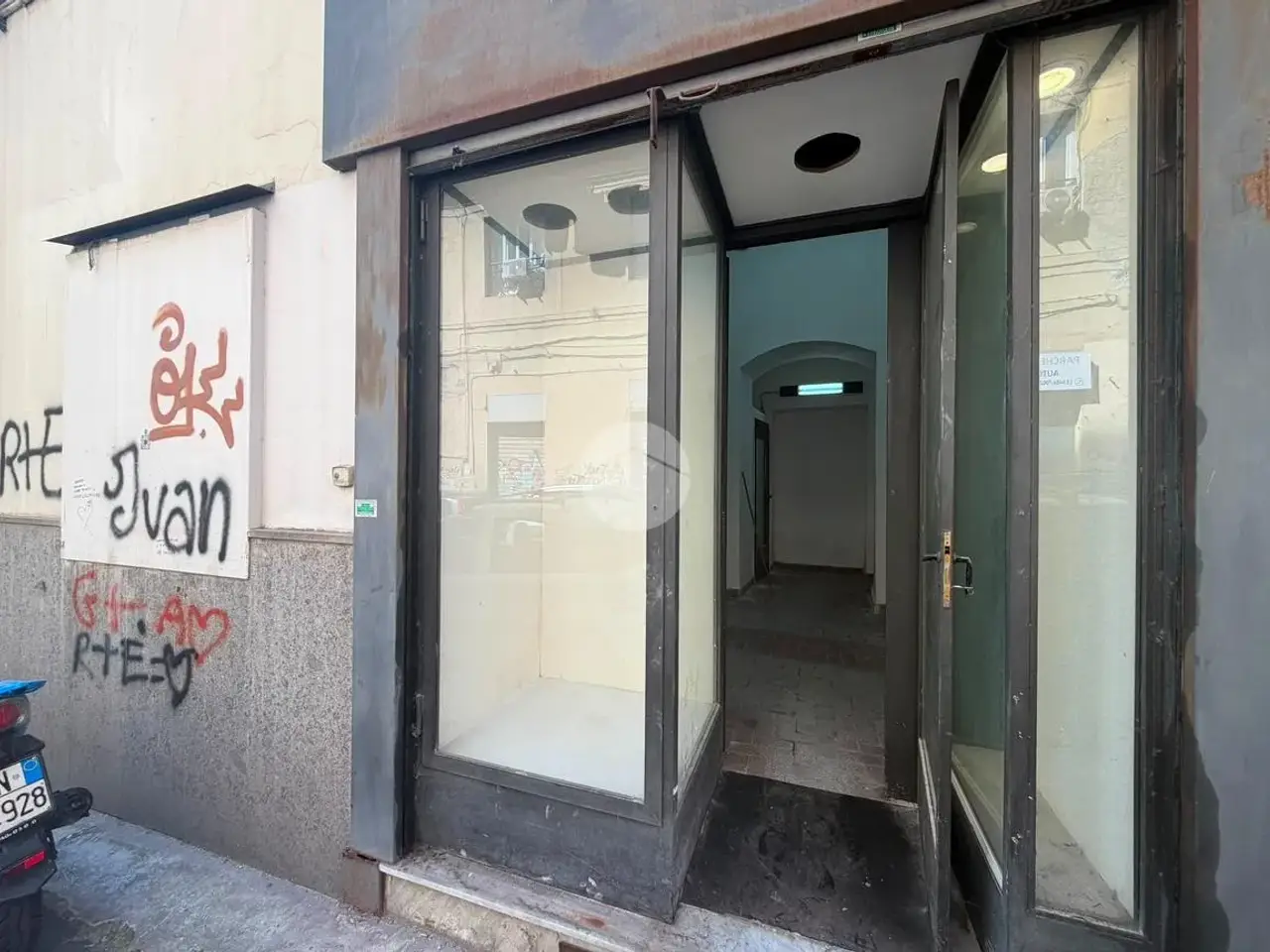 Negozio in Via Gregorio Matteo 36, Napoli, {3} - Foto 1