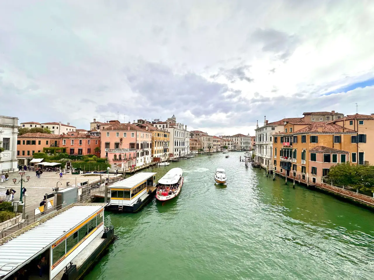 Abbigliamento in Piazza San Marco, Venezia, {3} - Foto 2