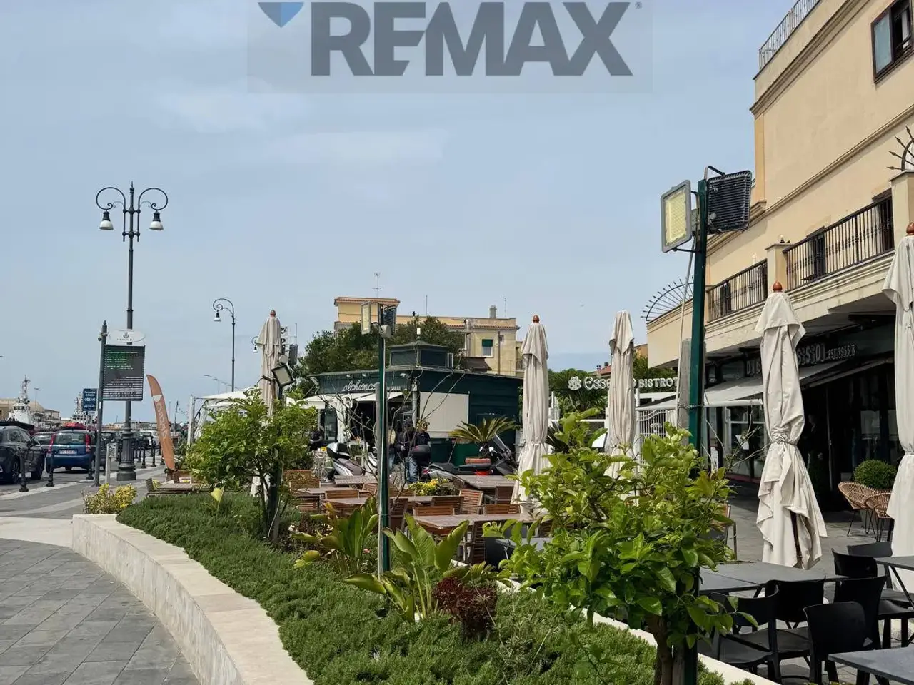 Esercizio commerciale in Via della Torre Clementina, Fiumicino, {3} - Foto 1
