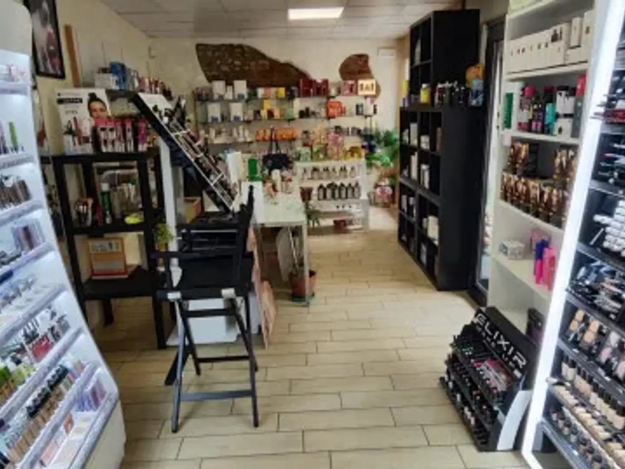 Profumeria in Via Bettoia 50, Caluso, {3} - Foto 2