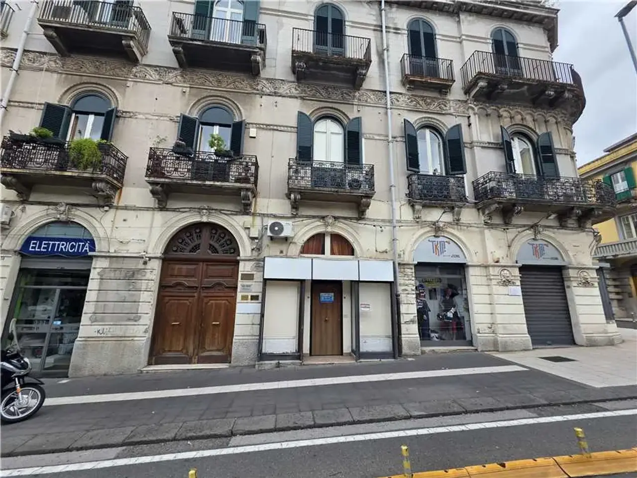 Locale commerciale in C.So Cavour 46, Messina, {3} - Foto 1