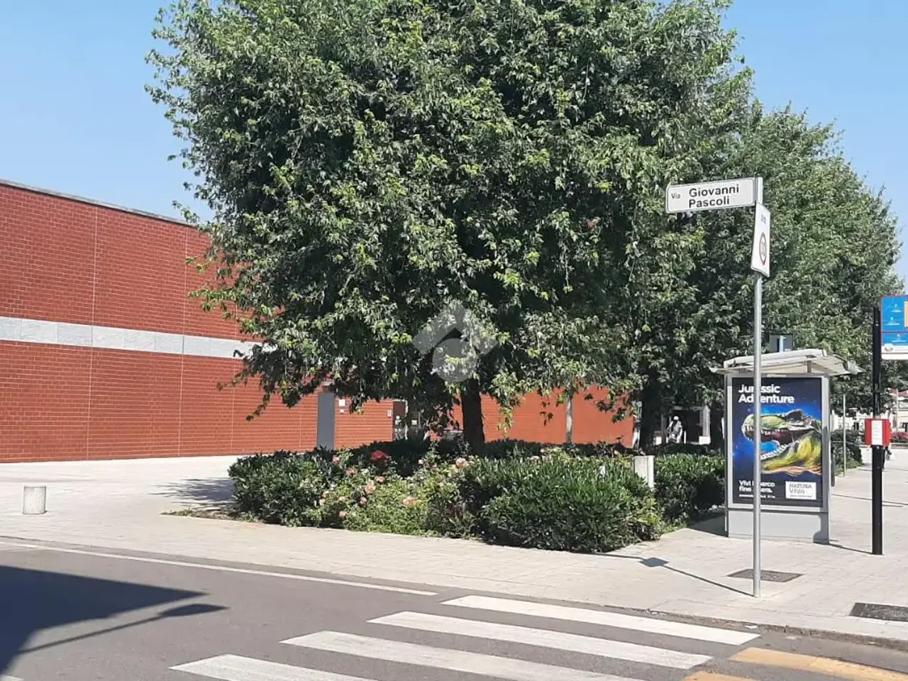 Negozio in Via Giovanni Pascoli 1, Brescia, {3} - Foto 1