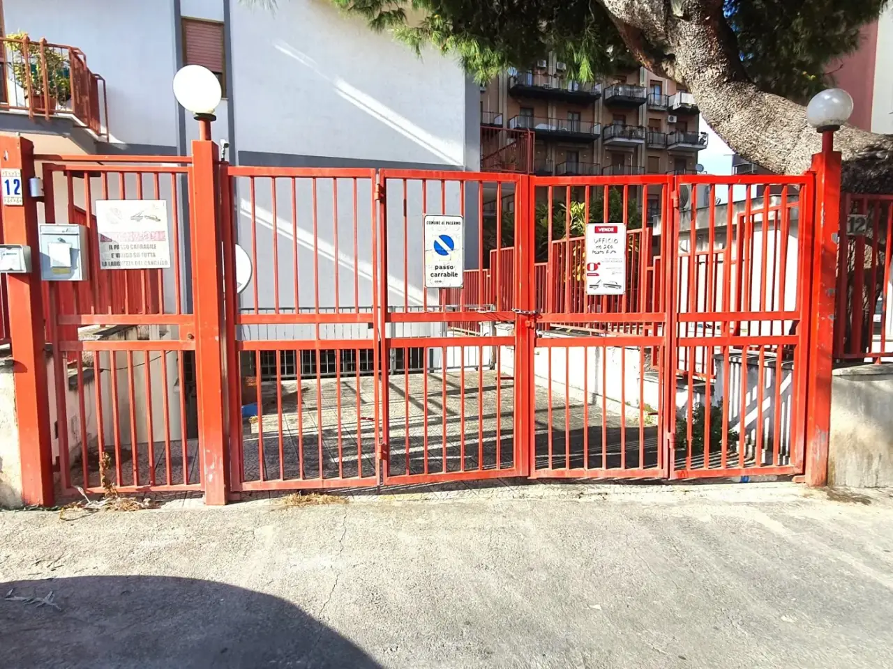 Ufficio in Via Michele Titone  12, Palermo, {3} - Foto 1