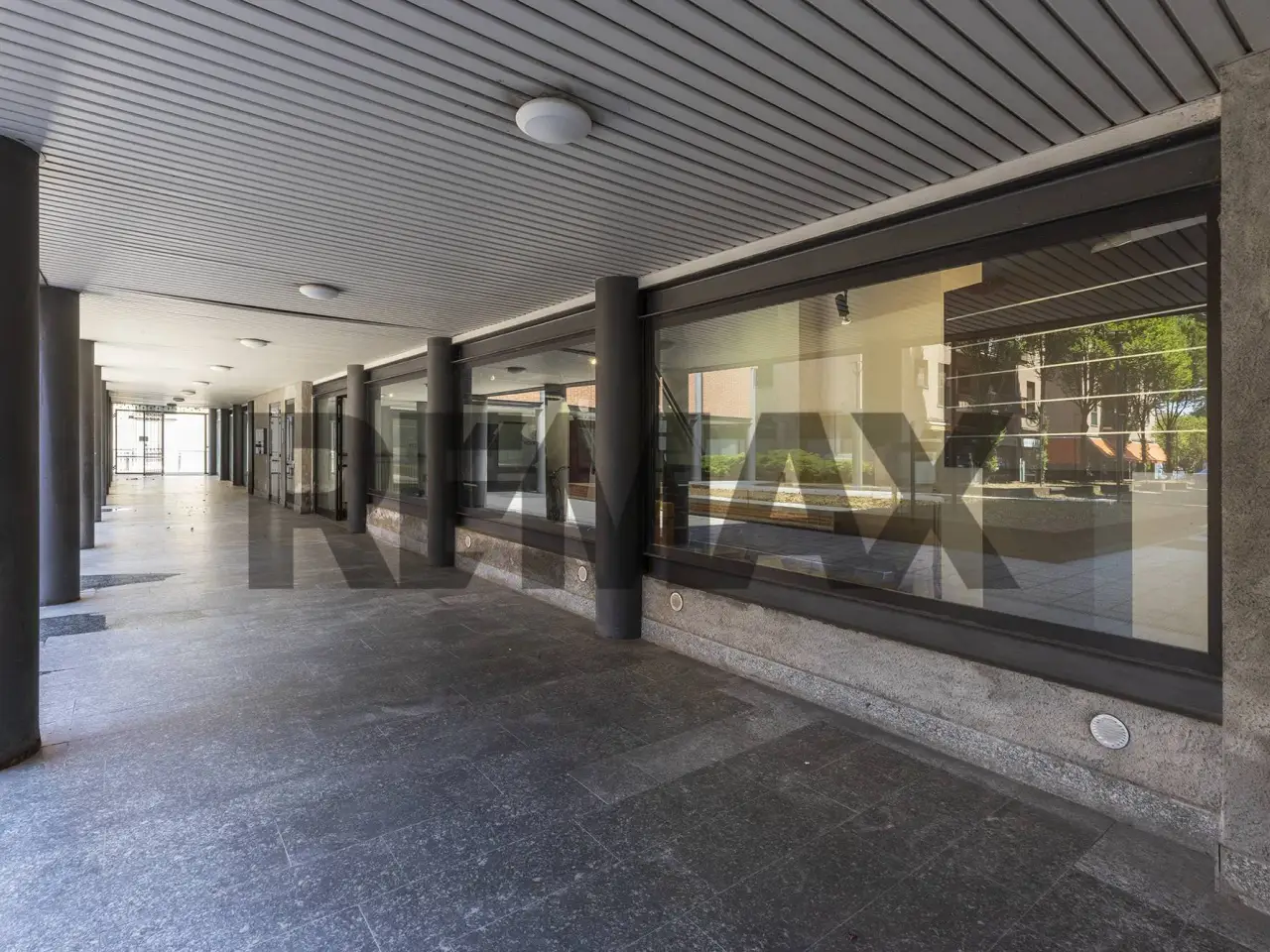 Negozio in Via Sant\'Ambrogio 3, Busto Arsizio, {3} - Foto 2