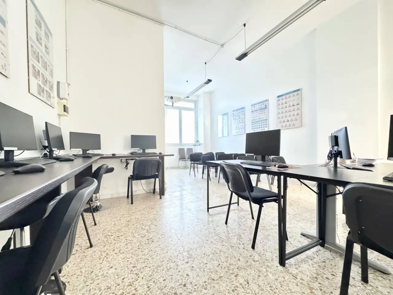 Negozio in Via Carlo Massa, Lecce, {3} - Foto 1