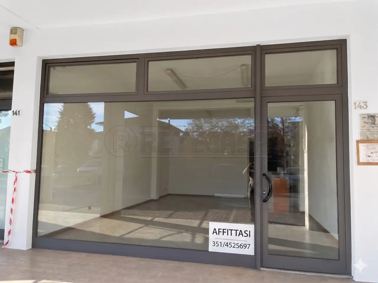 Palazzina commerciale in Via dei Laghi 143, Vicenza, {3} - Foto 1