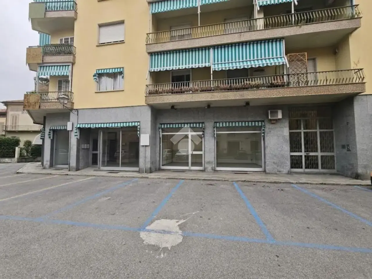 Negozio in Via Cesare Balbo 3, Chieri, {3} - Foto 2