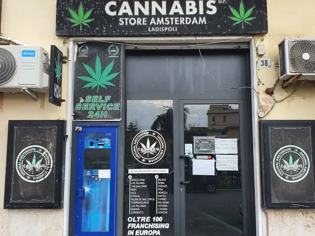Negozio in Via Ancona  38/a, Ladispoli, {3} - Foto 1