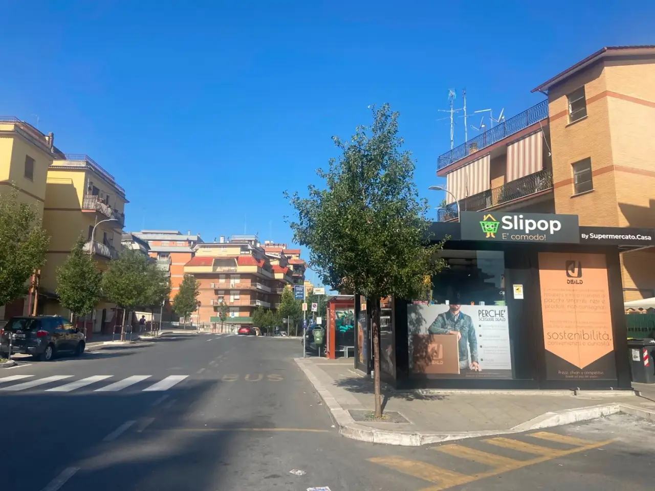 Esercizio commerciale in Piazza Indipendenza, Monterotondo, {3} - Foto 2