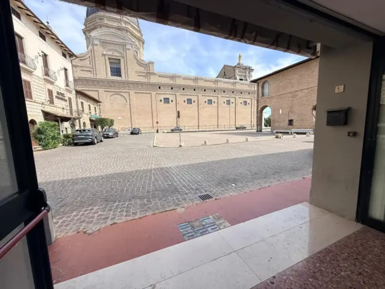 Negozio in Piazza Giuseppe Garibaldi, Assisi, {3} - Foto 2