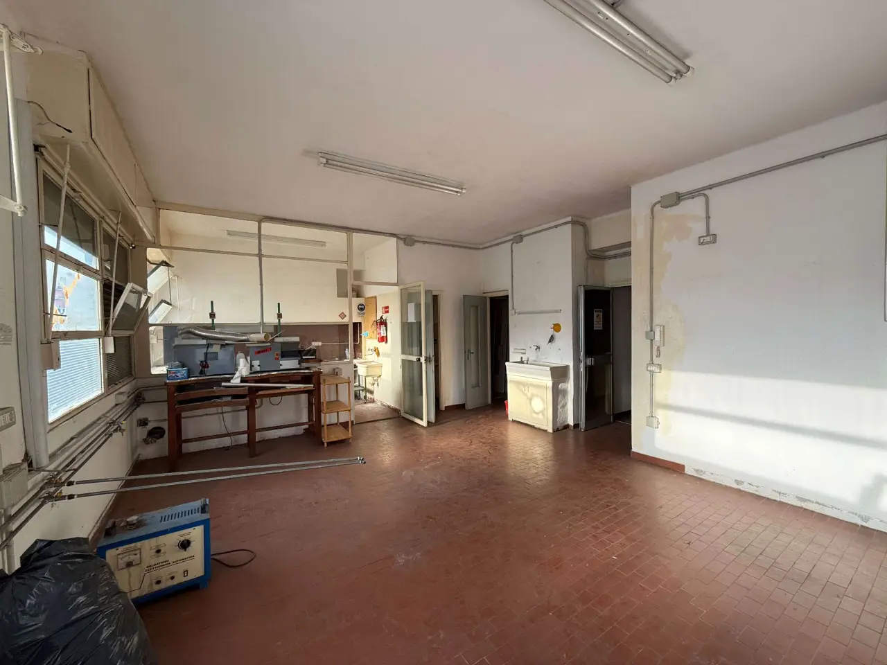 Palazzina commerciale in Via della Repubblica  5, Valenza, {3} - Foto 2