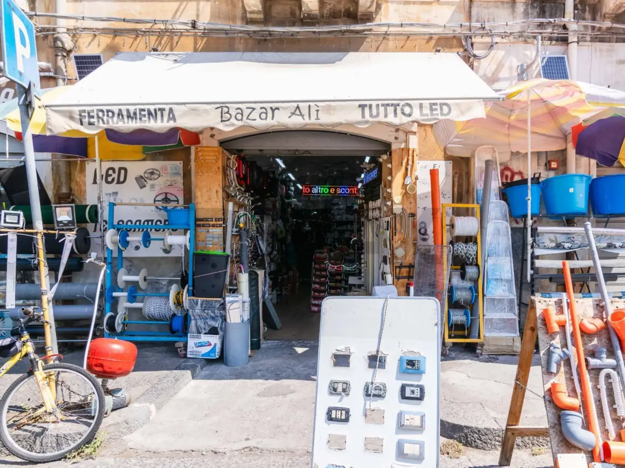 Negozio in Via Archimede 65/67, Catania, {3} - Foto 1