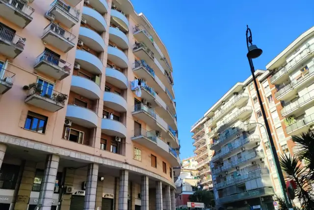 Shop in Via Giacinto Gigante, Napoli - Photo 1