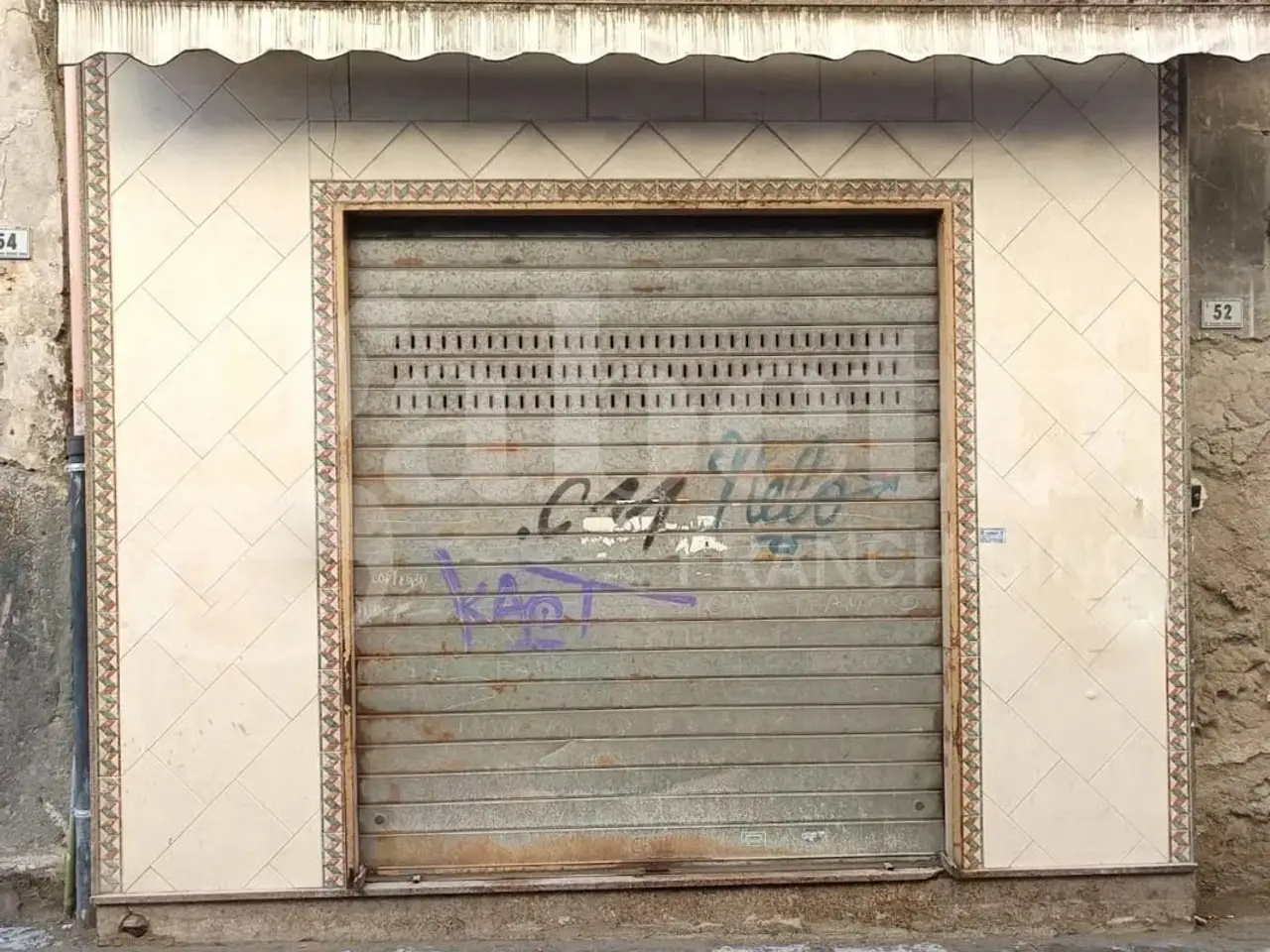 Negozio in Via Bellucci Sessa  52, Portici, {3} - Foto 1