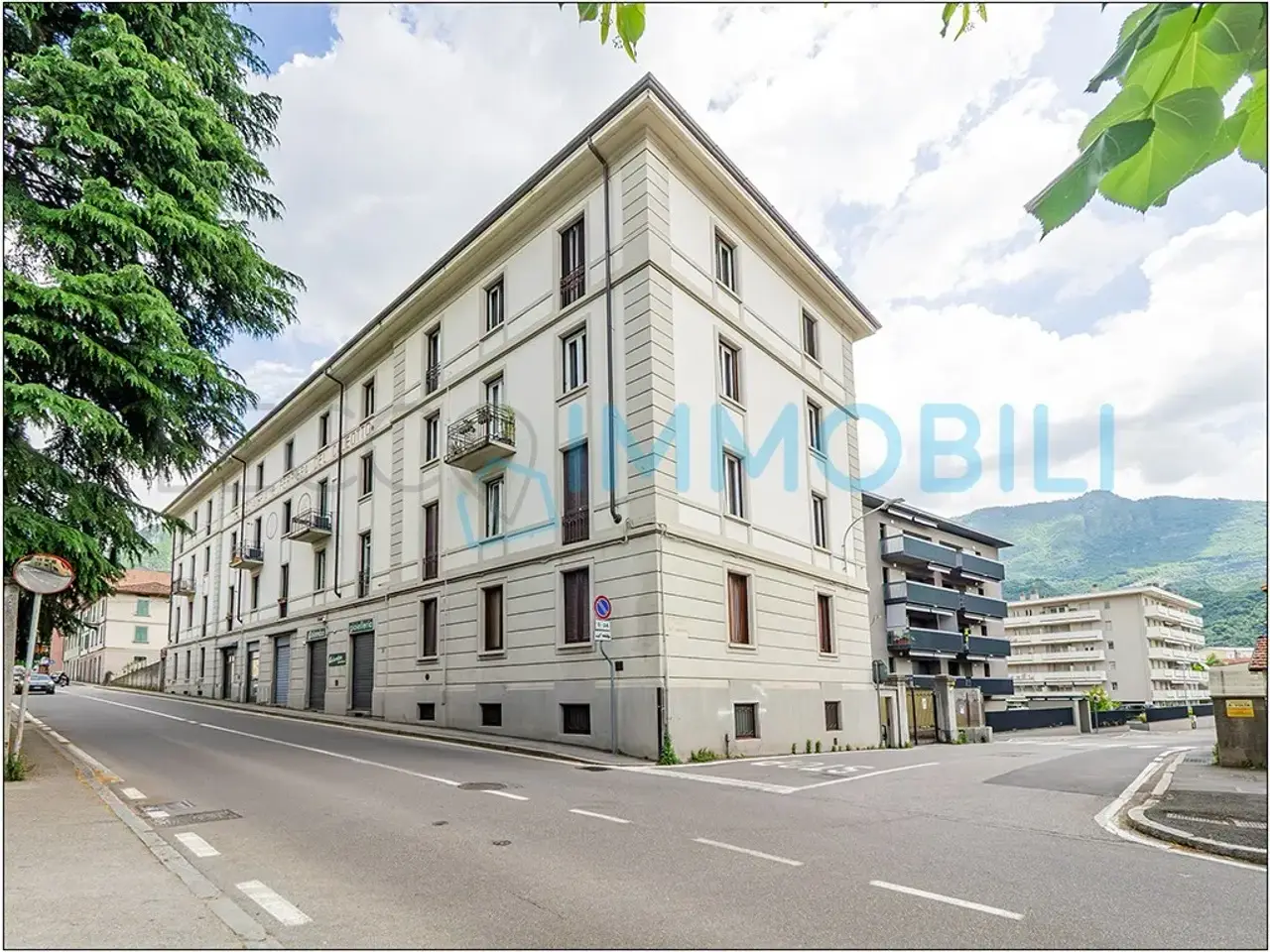 Negozio in Corso Promessi Sposi 106, Lecco, {3} - Foto 2