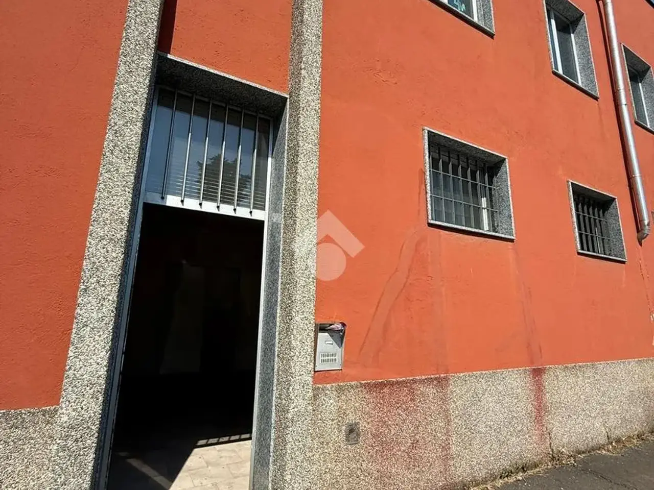 Negozio in Via Via  Fratelli Bandiera 4, Canegrate, {3} - Foto 1